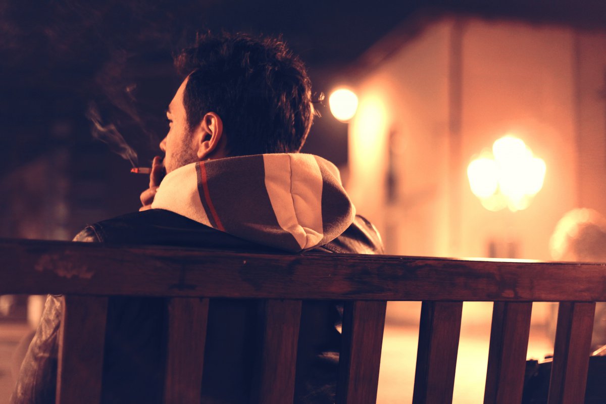 抽烟的照片男伤感图片图片