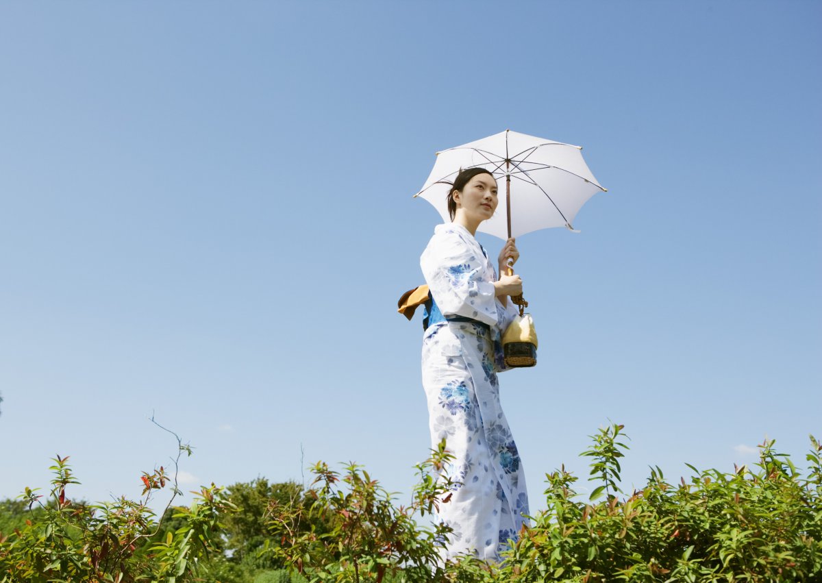 打伞的女人壁纸图片