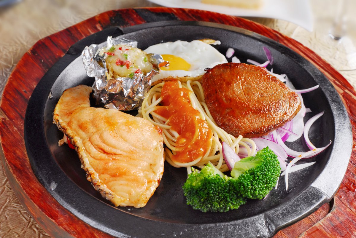 美味好吃的铁板鸡排套餐图片