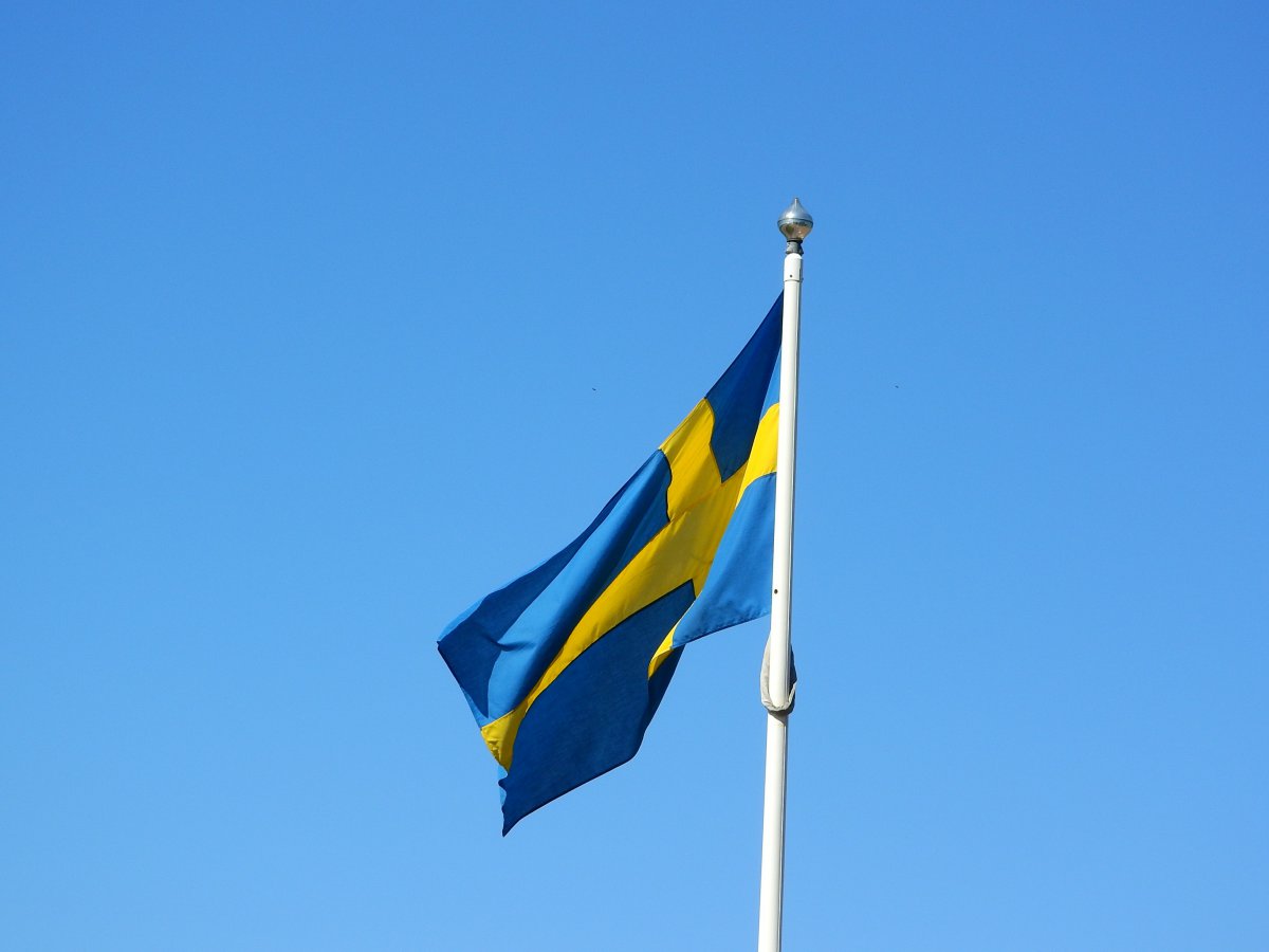 瑞典国旗飘扬图片