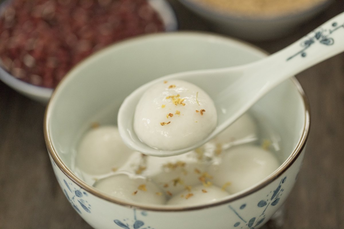 美味的芝麻汤圆图片