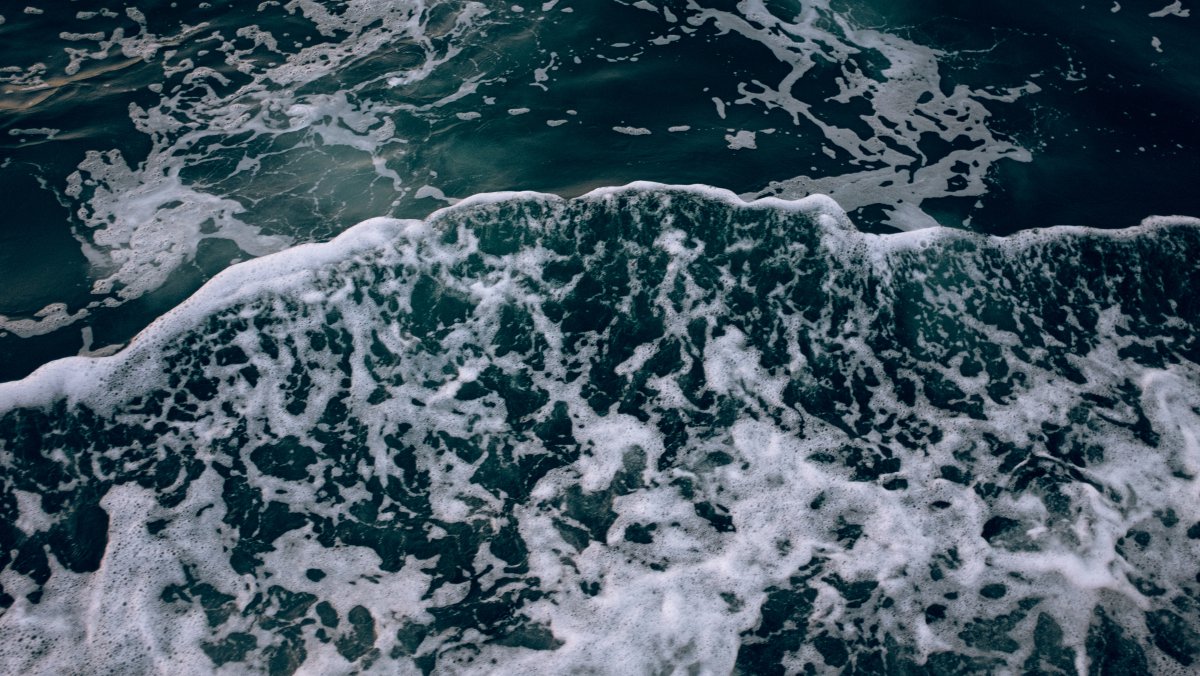 波涛汹涌的海浪高清图片