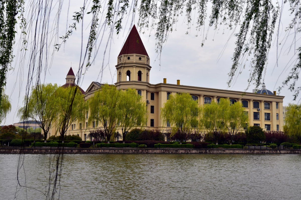 上海外国语大学风景图片