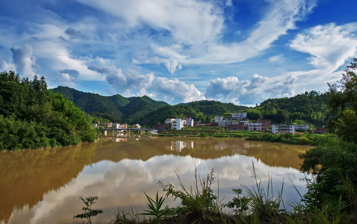 乡村的山水田园风景图片