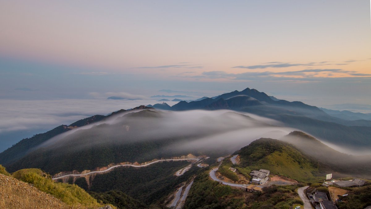 波瀾壯闊的雲海圖片