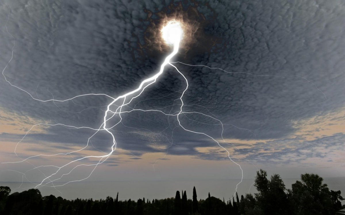 天空的闪电图片