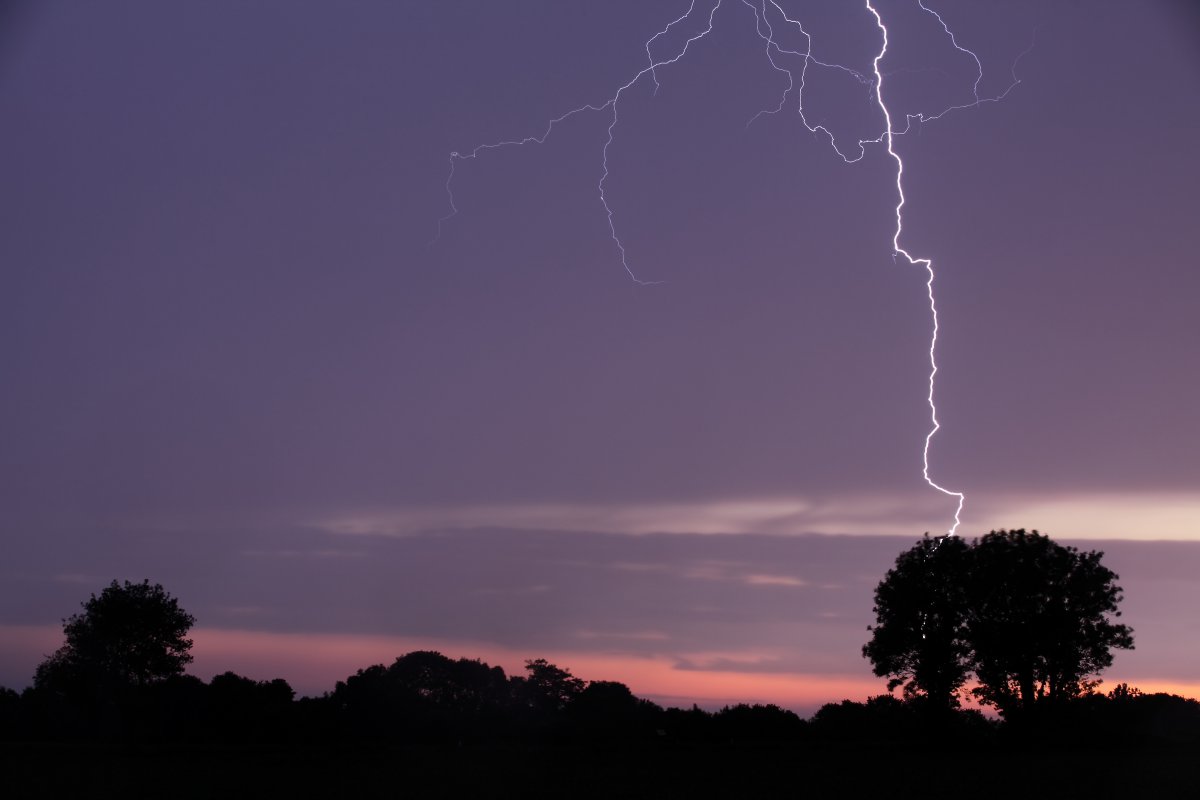 天空中恐怖的闪电风景图片