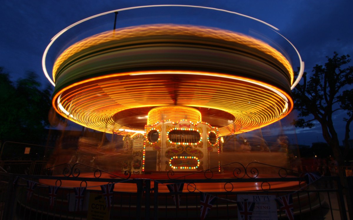 梦幻的旋转木马图片