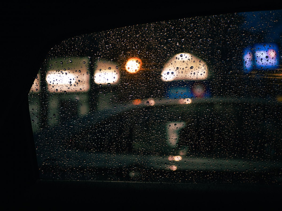 车窗雨景图片 伤感图片