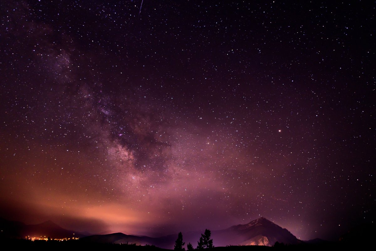 耀眼明亮的星空風景圖片