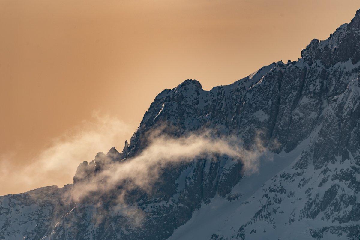 巍峨雪山風景圖片