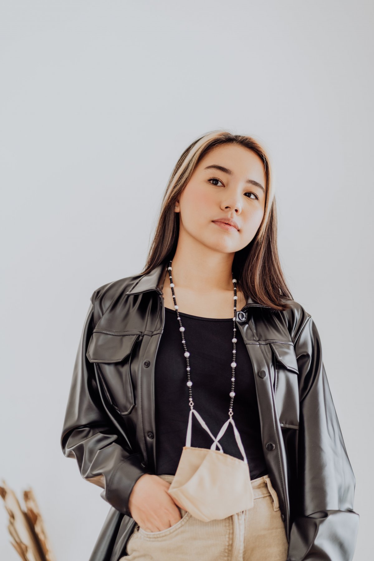 日本现代美女人体艺体图片