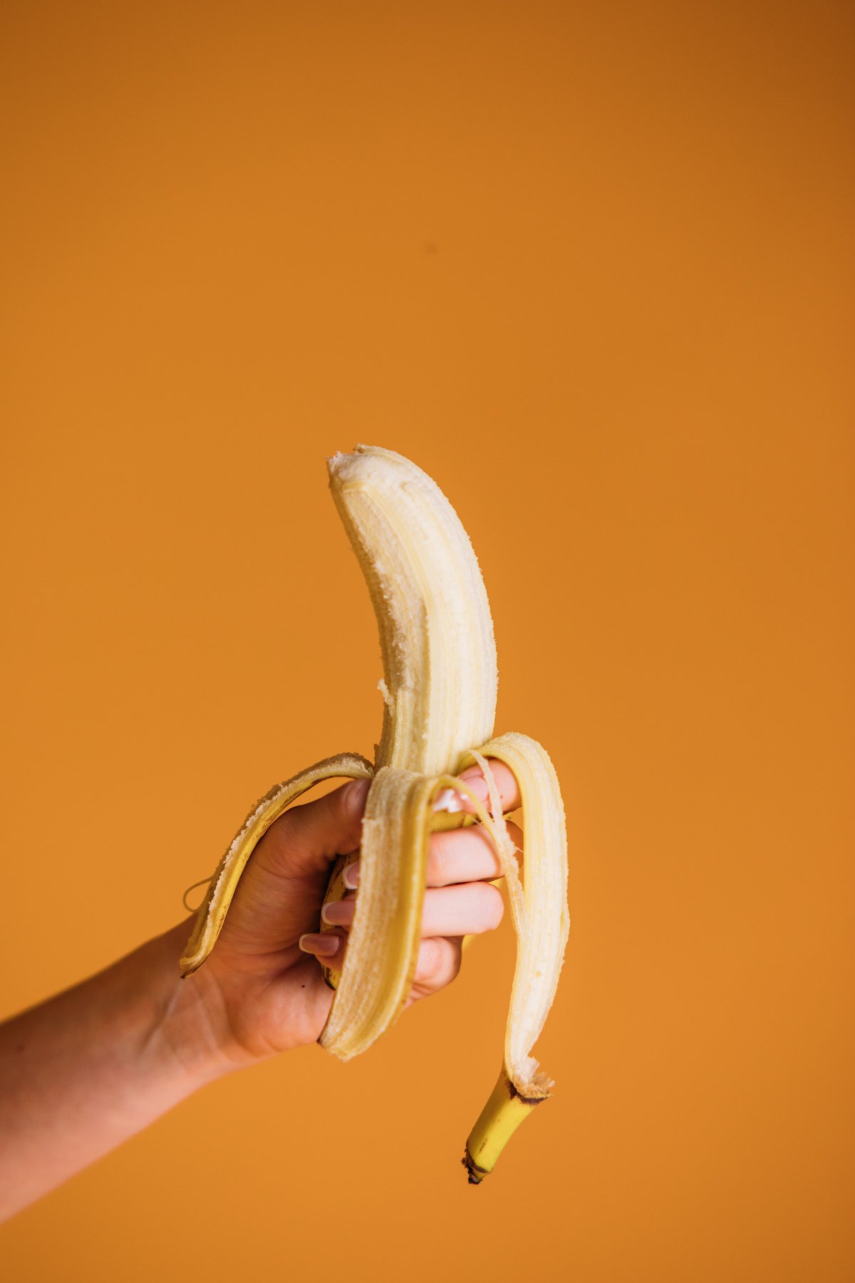手拿香蕉的照片图片