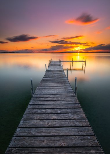 黄昏湖泊夕阳唯美意境图片