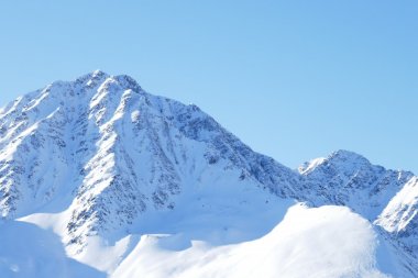 冬季山顶雪景图片