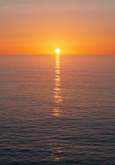 黄昏海上夕阳图片