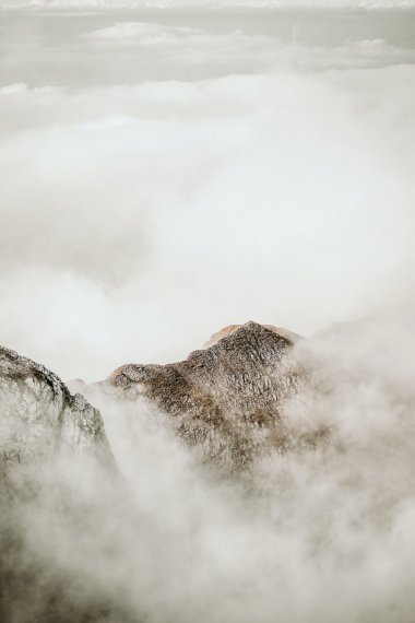 缥缈山脉云海图片