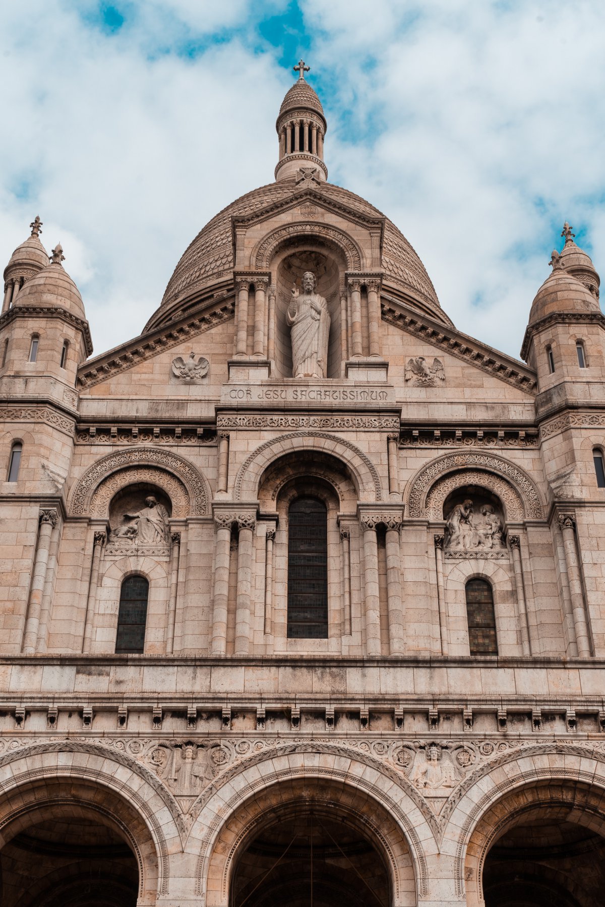 法国圣心大教堂建筑风景图片