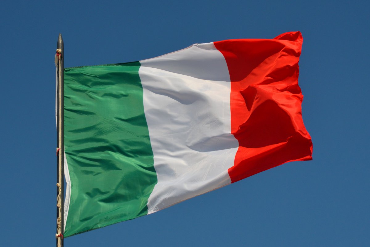 意大利国旗飘扬图片,高清图片
