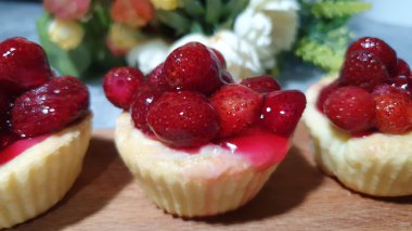 新鲜草莓小蛋糕图片