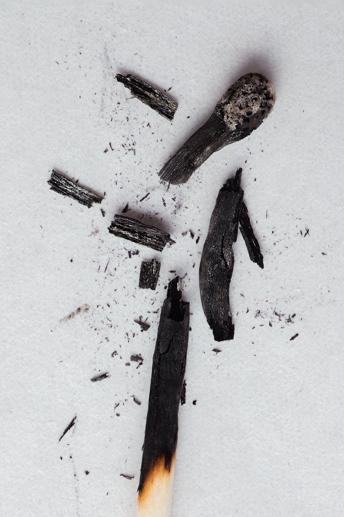 燃烧的火柴杆图片