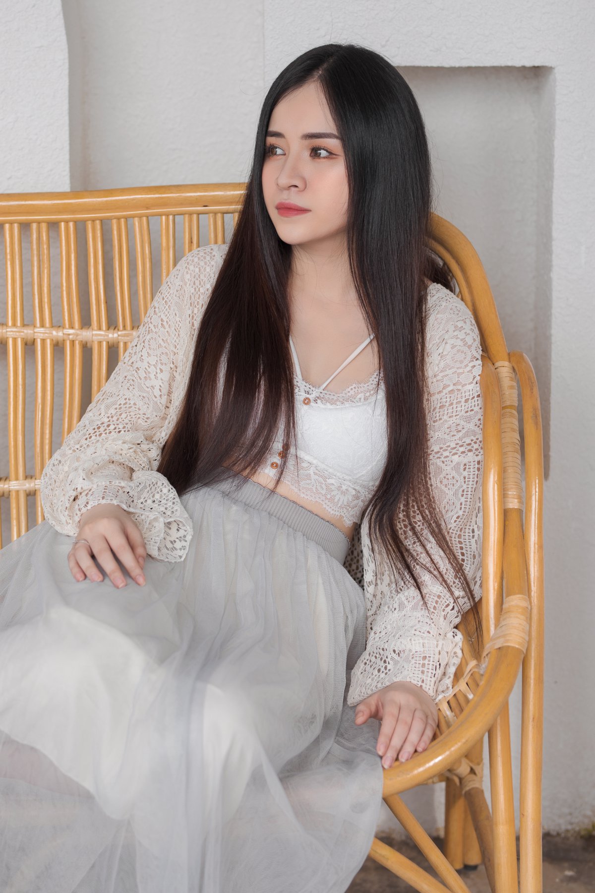 白色连衣裙女孩图片高清