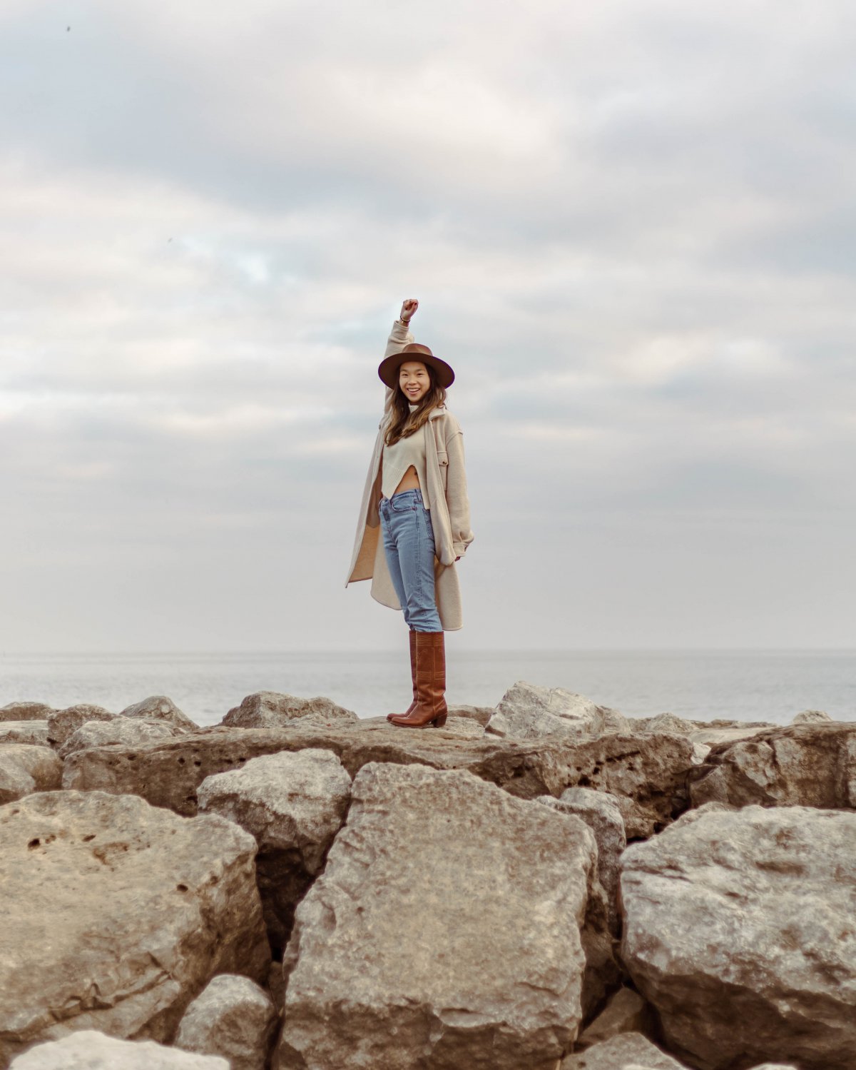 海滩美女风景图片