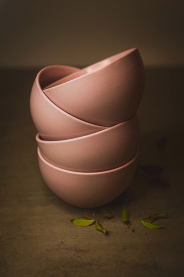 粉红色陶瓷碗图片