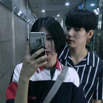 帅男萌女合照情侣微博头像两张