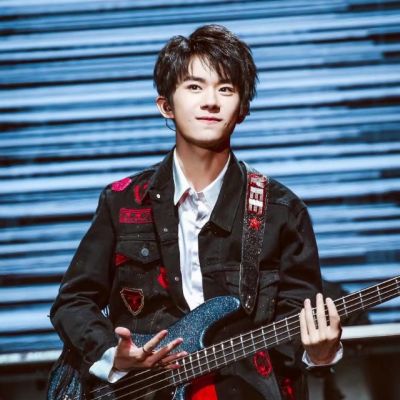 最新易烊千玺最帅的图片头像大全