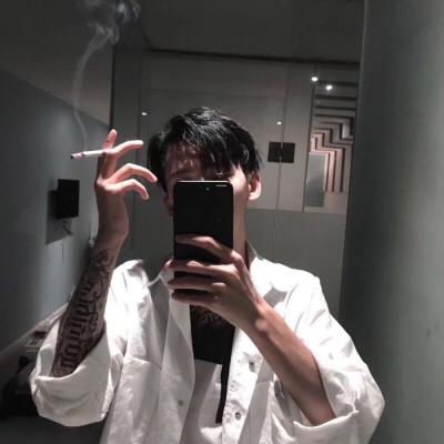 男生头像白色衬衫简约帅气,男生头像图片