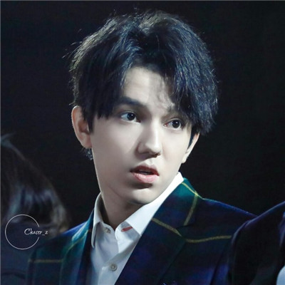 哈萨克斯坦帅哥迪玛希头像高清