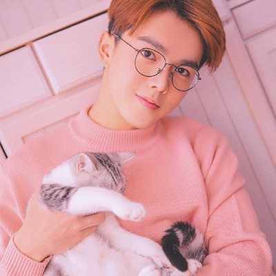 男生帅气有意境戴眼镜头像最新