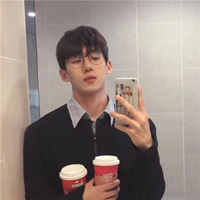 戴眼镜帅哥头像最新,男生头像图片