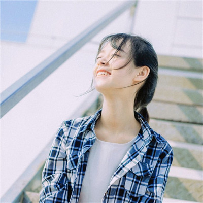 女生唯美有意境长发侧面头像