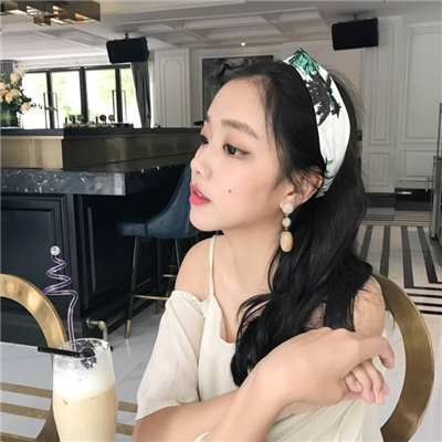 女生可爱搞怪长发头像