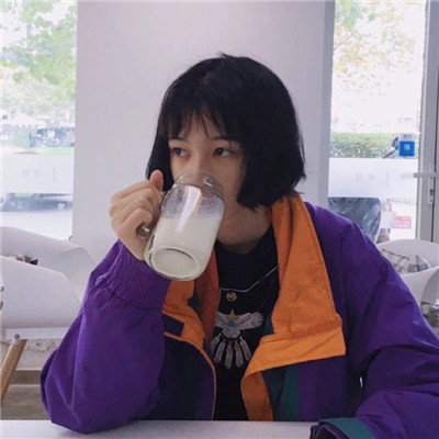qq头像女生喝饮料韩系可爱头像