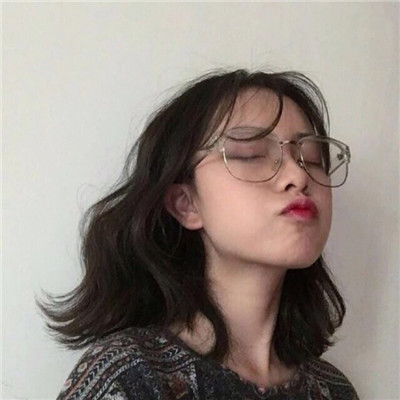 可爱女生头像戴眼镜小清新高清图片