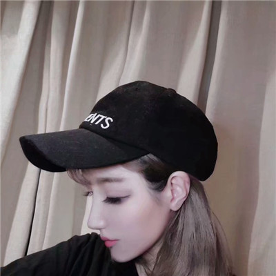 最潮最火戴帽子女生头像拽拽的