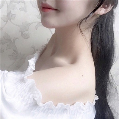 有点性感妩媚精致女生头像精选