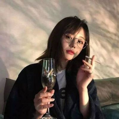 个性头像女生气质高冷抽烟最新