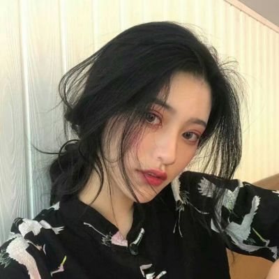 好看女生头像唯美长发披肩图片