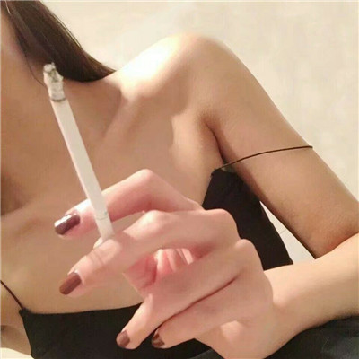 快手頭像女生霸氣一點吸菸