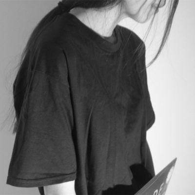 洒脱黑白女生头像高冷侧面精选