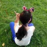女生头像背影剪刀手背包图片