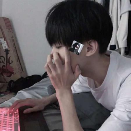 qq伤感头像男生