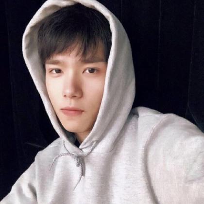 qq帅气男生头像阳光少年