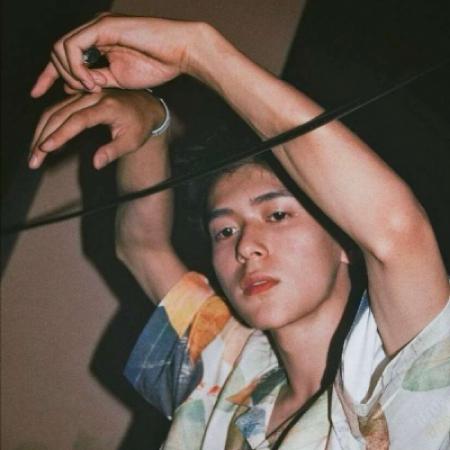 暖色调头像男生