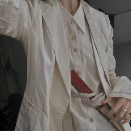 半身个性女生头像