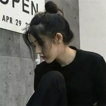 2020冷酷暗黑系女生头像真人